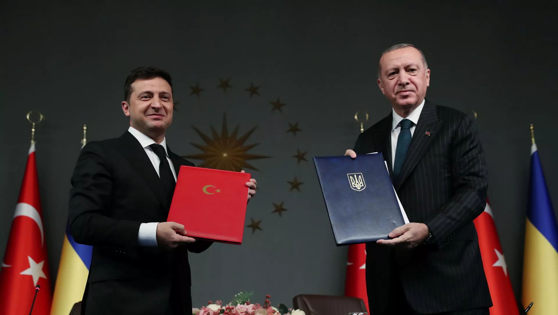 El presidente de Turquía, Recep Tayyip Erdogan y el presidente de Ucrania, Volodímir Zelenski