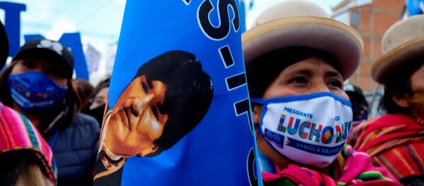 Los partidarios del partido boliviano Movimiento Al Socialismo  - Sputnik Mundo