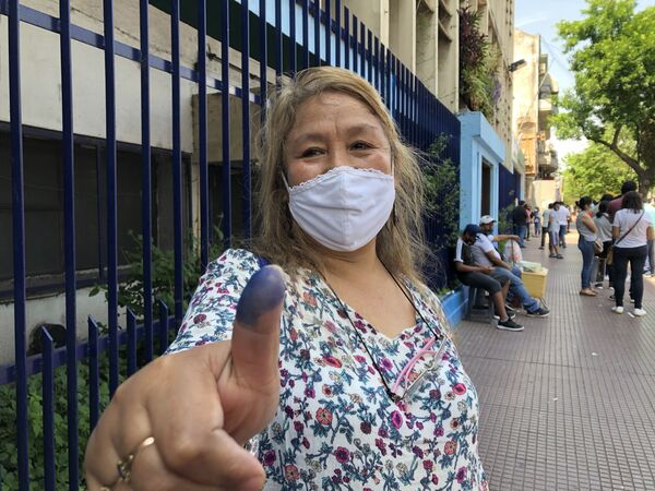 La comunidad boliviana más grande fuera de su país salió a votar con participación récord - Sputnik Mundo