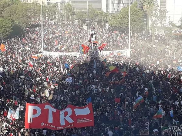La rebautizada Plaza de la Dignidad a un año del estallido social en Chile - Sputnik Mundo