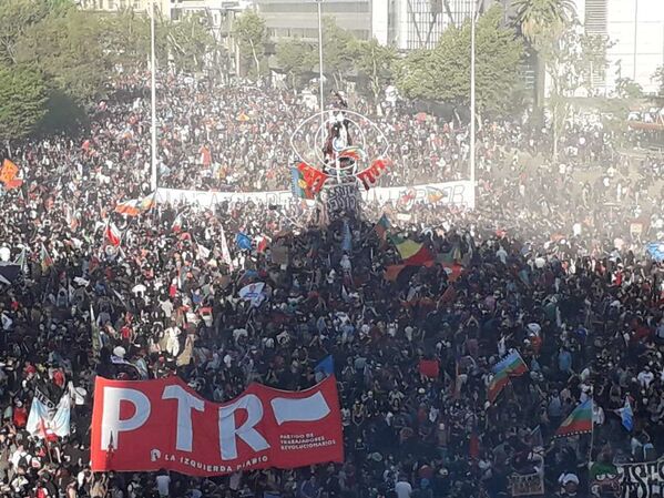La rebautizada Plaza de la Dignidad a un año del estallido social en Chile - Sputnik Mundo