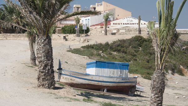 Una playa de la isla española de Tabarca - Sputnik Mundo