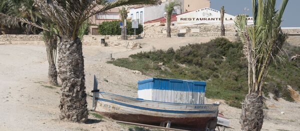 Una playa de la isla española de Tabarca - Sputnik Mundo