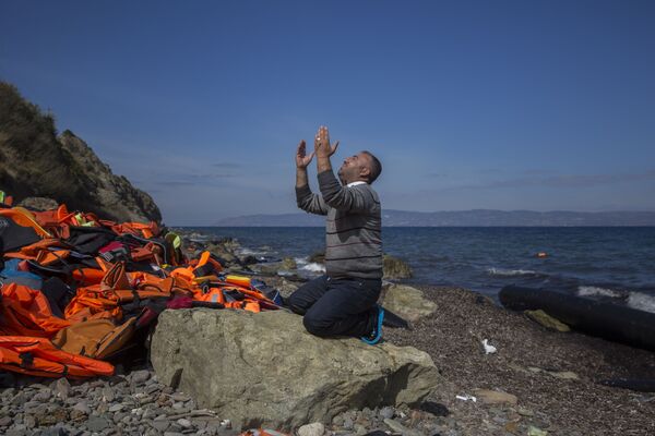 Si las ONG suplen el papel de las autoridades rescatando gente en el mar, no les pongan más trabas - Sputnik Mundo