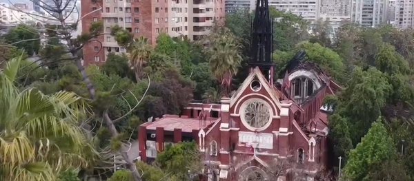 Así se ven las iglesias destrozadas en Chile Así se ven las iglesias destrozadas en Chile - Sputnik Mundo