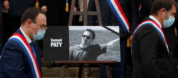 Homenaje al profesor francés Samuel Paty, asesinado en París - Sputnik Mundo