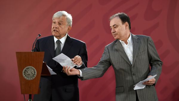 El presidente de México, Andrés Manuel López Obrador, y ya exsecretario de Seguridad Pública, Alfonso Durazo El presidente de México, Andrés Manuel López Obrador, y ya exsecretario de Seguridad Pública, Alfonso Durazo - Sputnik Mundo
