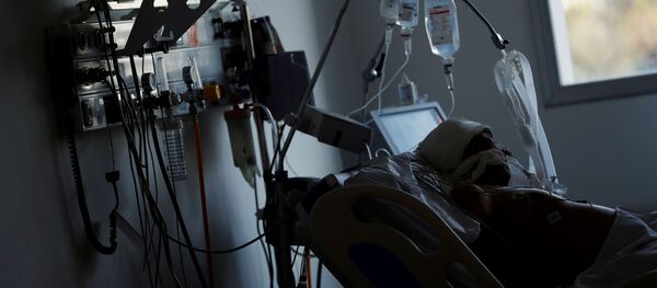 Persona internada en un hospital - Sputnik Mundo
