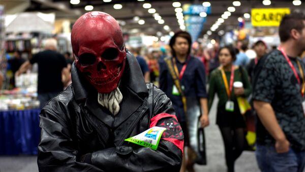 Persona disfrazada de Red Skull - Sputnik Mundo