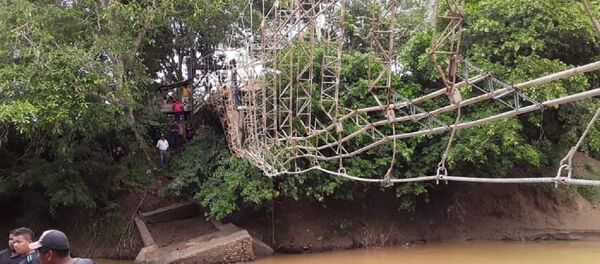 Desplome de puente colgando en Necoclí, Antioquia - Sputnik Mundo