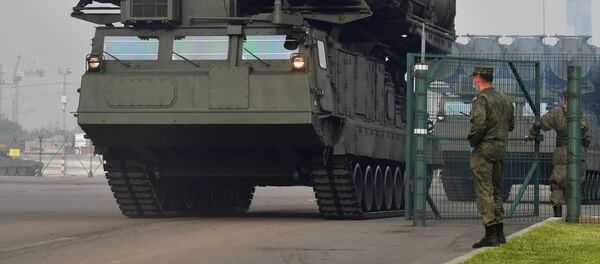 Sistema de defensa aérea ruso S-300V4 Sistema de defensa aérea ruso S-300V4 - Sputnik Mundo