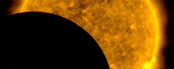El cruce de la Luna y el Sol  - Sputnik Mundo