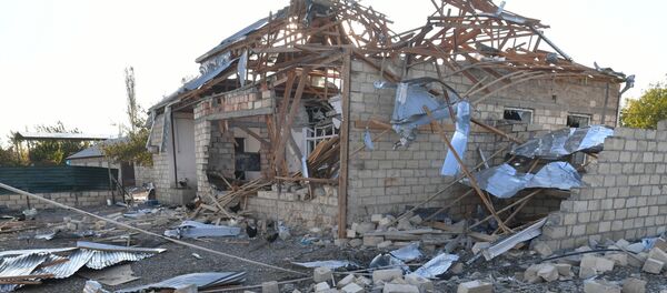 Casa destruida en Nagorno Karabaj - Sputnik Mundo