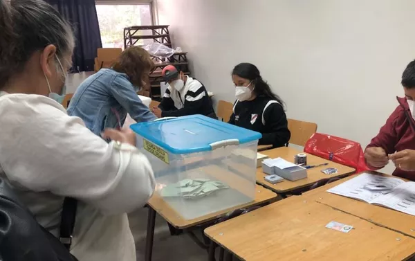 Votación en Lo Hermida, sureste de Santiago Votación en Lo Hermida, sureste de Santiago - Sputnik Mundo