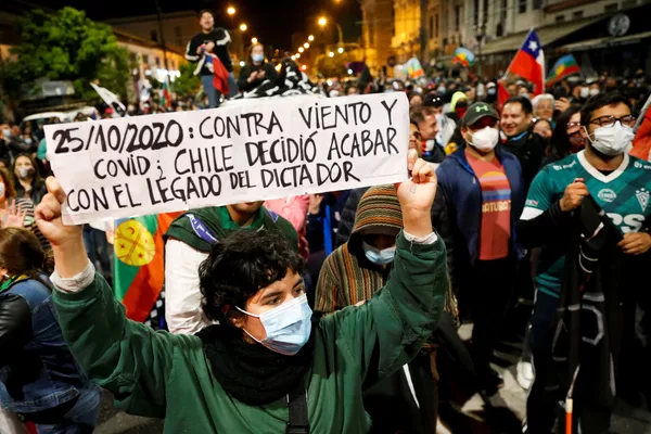 La victoria del 'sí' en el plebiscito constitucional de Chile, en imágenes
La victoria del 'sí' en el plebiscito constitucional de Chile, en imágenes
- Sputnik Mundo