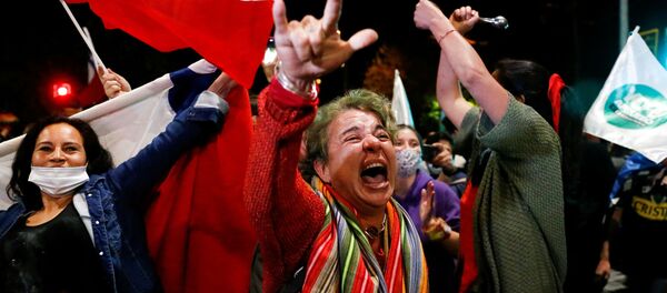 Chile celebra el triunfo del 'sí' a la nueva Constitución Chile celebra el triunfo del 'sí' a la nueva Constitución - Sputnik Mundo