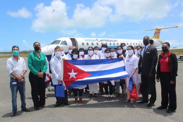 Médicos del alma: ¿por qué los profesionales cubanos merecen el Nobel de la Paz? Médicos del alma: ¿por qué los profesionales cubanos merecen el Nobel de la Paz? - Sputnik Mundo