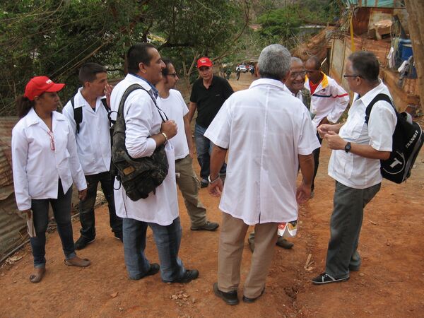 Médicos del alma: ¿por qué los profesionales cubanos merecen el Nobel de la Paz? Médicos del alma: ¿por qué los profesionales cubanos merecen el Nobel de la Paz? - Sputnik Mundo