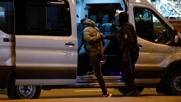 Detenciones en Minsk durante la protesta Detenciones en Minsk durante la protesta - Sputnik Mundo