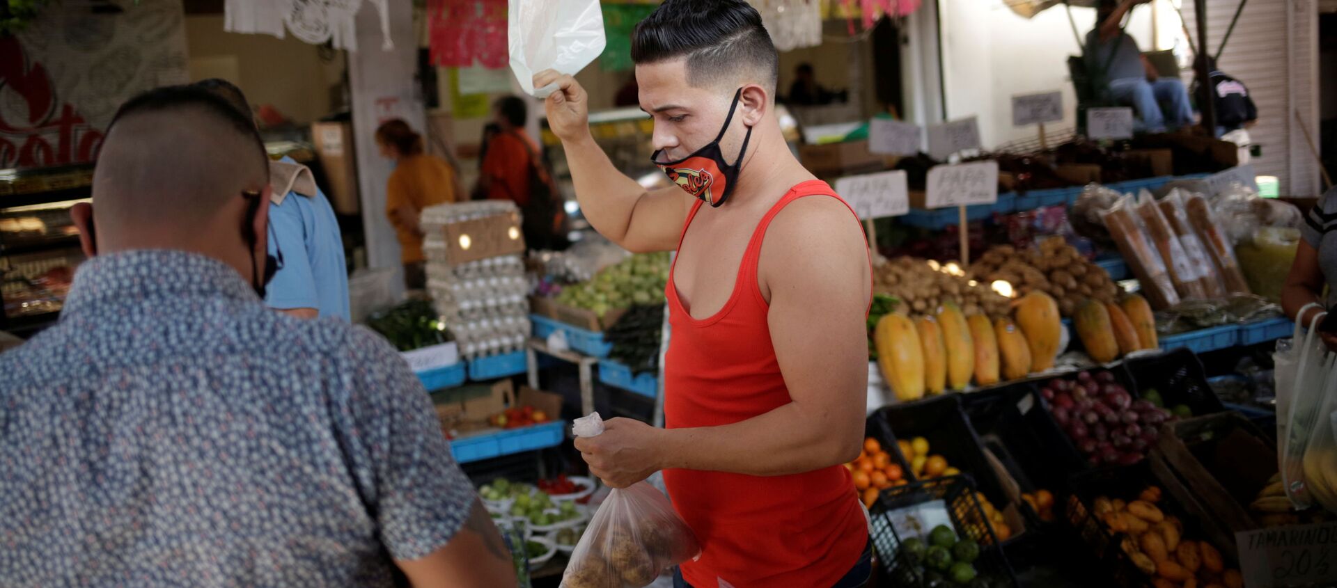 Trabajador de un mercado de Ciudad Juarez - Sputnik Mundo, 1920, 27.10.2020