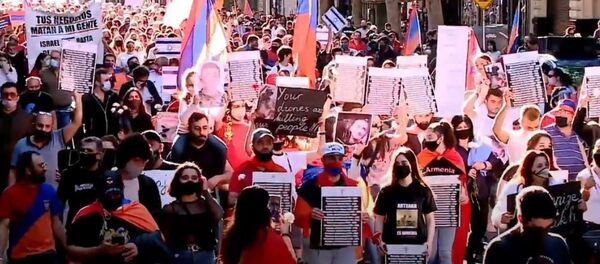 La comunidad armenia exige el fin del apoyo de drones israelíes a Azerbaiyán - Sputnik Mundo