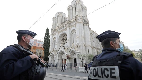 Policías cerca de la basílica de Notre Dame de Niza - Sputnik Mundo