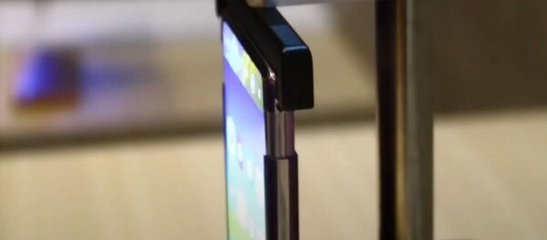 Nuevo 'smartphone TCL con una pantalla enrollable - Sputnik Mundo