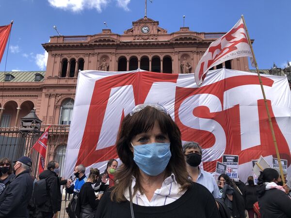 Cuatro mil policías desalojan la mayor toma de tierras de Argentina en un violento operativo - Sputnik Mundo