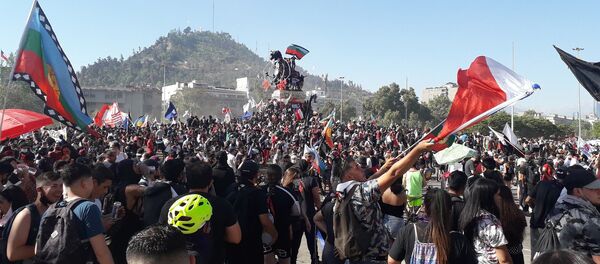 Gente en la Plaza de la Dignidad  - Sputnik Mundo