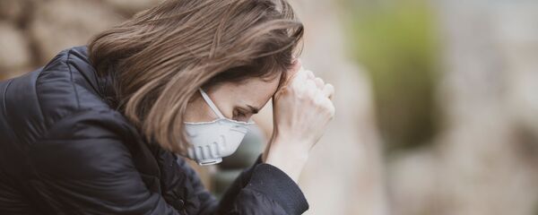 Una mujer con mascarilla (imagen referencial) - Sputnik Mundo