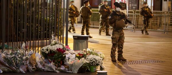 Militares franceses en el lugar del atentado en Niza - Sputnik Mundo