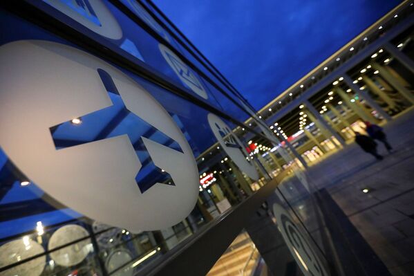 En plena pandemia y con 9 años de retraso: así es el nuevo aeropuerto de Berlín
En plena pandemia y con 9 años de retraso: así es el nuevo aeropuerto de Berlín
- Sputnik Mundo