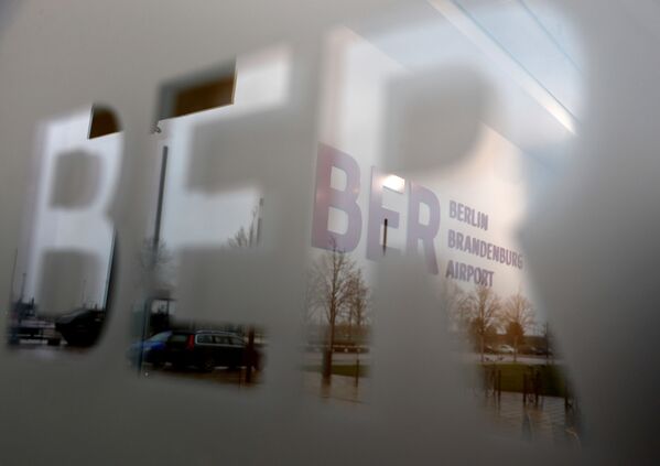 En plena pandemia y con 9 años de retraso: así es el nuevo aeropuerto de Berlín
En plena pandemia y con 9 años de retraso: así es el nuevo aeropuerto de Berlín
- Sputnik Mundo