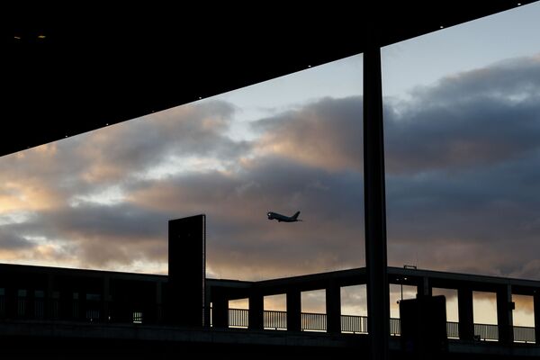 En plena pandemia y con 9 años de retraso: así es el nuevo aeropuerto de Berlín
En plena pandemia y con 9 años de retraso: así es el nuevo aeropuerto de Berlín
- Sputnik Mundo