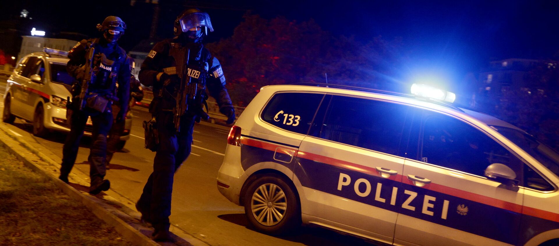 Policía de Viena en el lugar del ataque - Sputnik Mundo, 1920, 02.11.2020