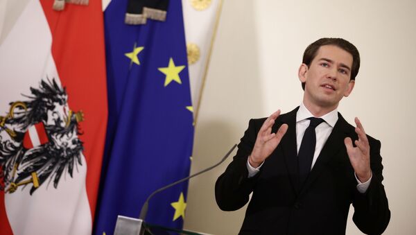 Sebastian Kurz, el canciller federal austriaco, en una rueda de prensa tras el atentado en Viena - Sputnik Mundo