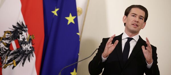 Sebastian Kurz, el canciller federal austriaco, en una rueda de prensa tras el atentado en Viena Sebastian Kurz, el canciller federal austriaco, en una rueda de prensa tras el atentado en Viena - Sputnik Mundo