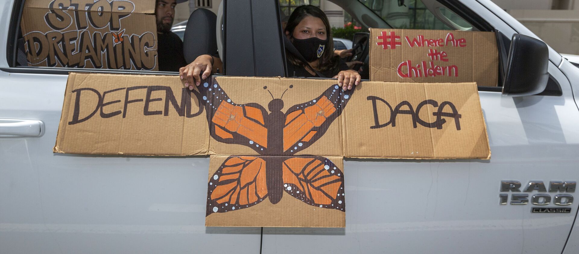 Joven migrante en EEUU se muestra a favor de la Acción Diferida para los Llegados en la Infancia (DACA), el 18 de junio del 2020 - Sputnik Mundo, 1920, 26.11.2020