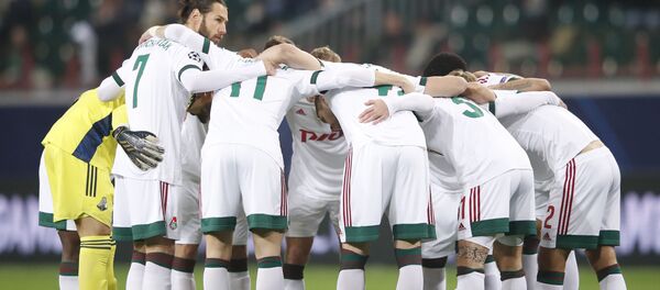 Los jugadores del Lokomotiv antes del inicio del partido contra el Atlético de Madrid Los jugadores del Lokomotiv antes del inicio del partido contra el Atlético de Madrid - Sputnik Mundo