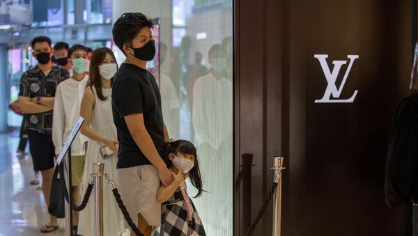 Tienda de Louis Vuitton en el lujoso centro comercial Siam Paragon en Bangkok, Tailandia, el 17 de mayo de 2020. - Sputnik Mundo