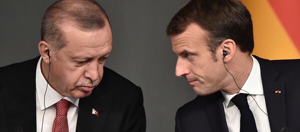 Recep Tayyip Erdogan, presidente de Turquía, y Emmanuel Macron, presidente de Francia - Sputnik Mundo