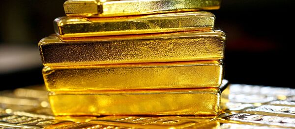 Una pila de lingotes de oro - Sputnik Mundo