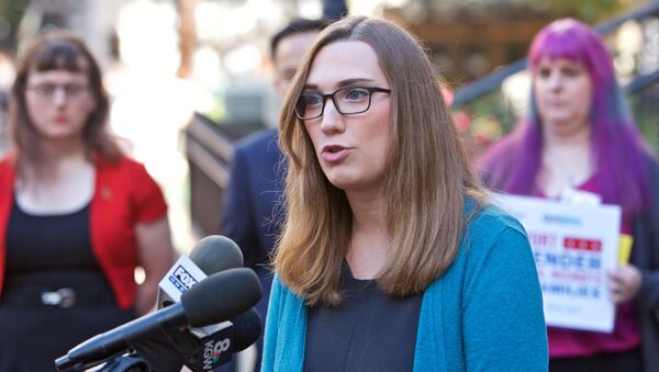  Sarah McBride, la primera senadora transgénero en EEUU - Sputnik Mundo