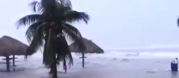 Inundaciones, deslizamientos y muertes: el huracán Eta azota la ciudad hondureña de Tela - Sputnik Mundo