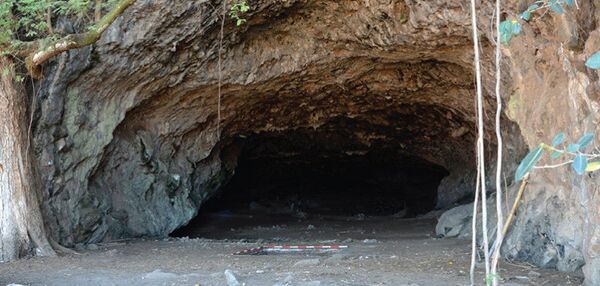 Hallan restos de un niño sin extremidades en una fosa de 8.000 años de antigüedad Hallan restos de un niño sin extremidades en una fosa de 8.000 años de antigüedad - Sputnik Mundo