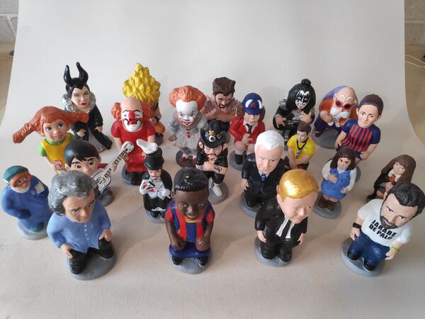 Fernando Simón y Ansu Fati se transforman en 'caganers' Fernando Simón y Ansu Fati se transforman en 'caganers' - Sputnik Mundo