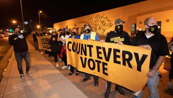 Protestas en EEUU durante el conteo de votos - Sputnik Mundo