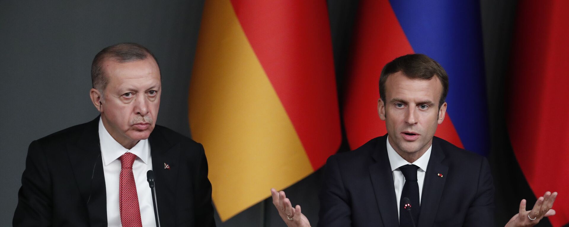 Recep Tayyip Erdogan, presidente de Turquía, y Emmanuel Macron, presidente de Francia  - Sputnik Mundo, 1920, 30.01.2023