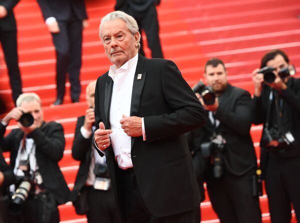 Alain Delon, legendario ícono sexual francés celebra su aniversario Alain Delon, legendario ícono sexual francés celebra su aniversario - Sputnik Mundo