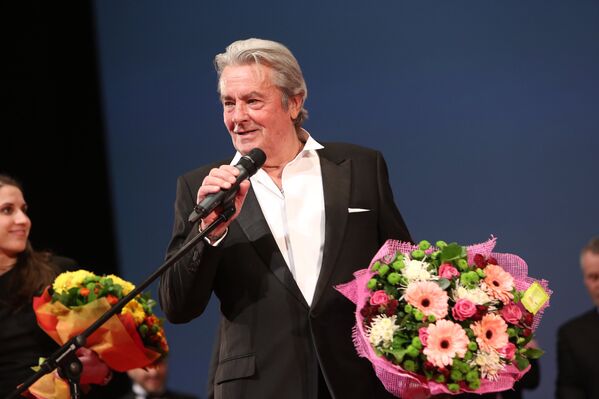 Alain Delon, legendario ícono sexual francés celebra su aniversario Alain Delon, legendario ícono sexual francés celebra su aniversario - Sputnik Mundo